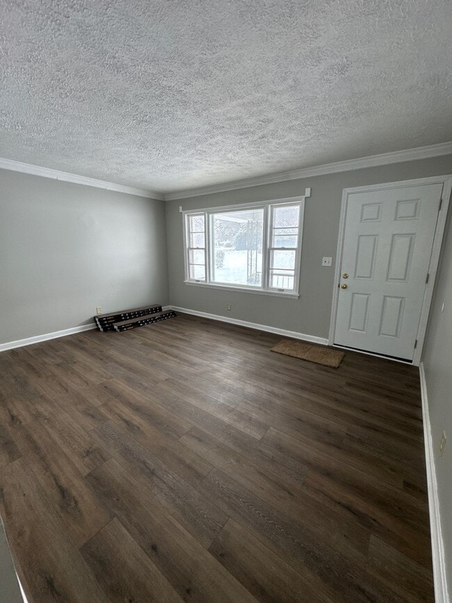 Building Photo - 338 N Skyline Dr