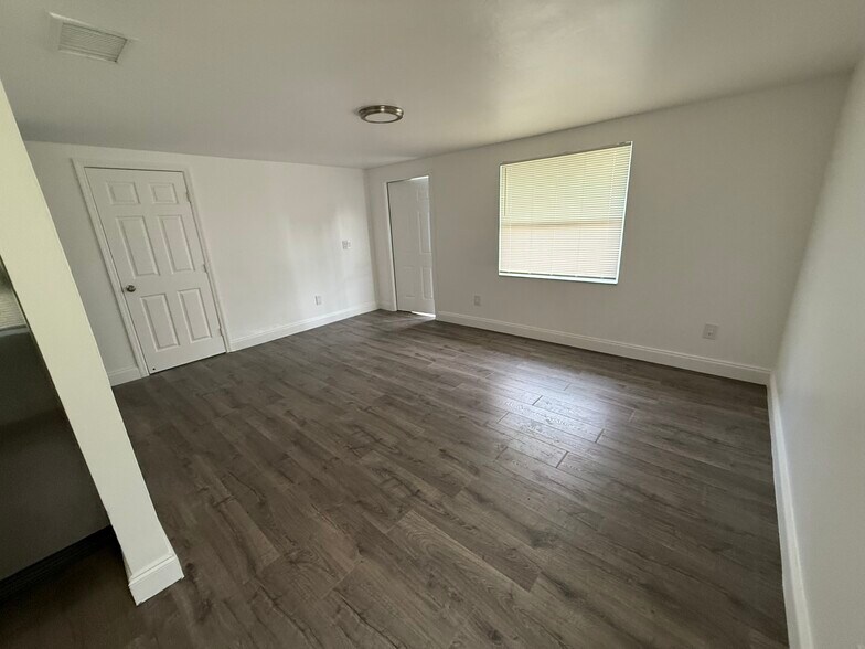 Living space - 1015 58th Avenue Dr E
