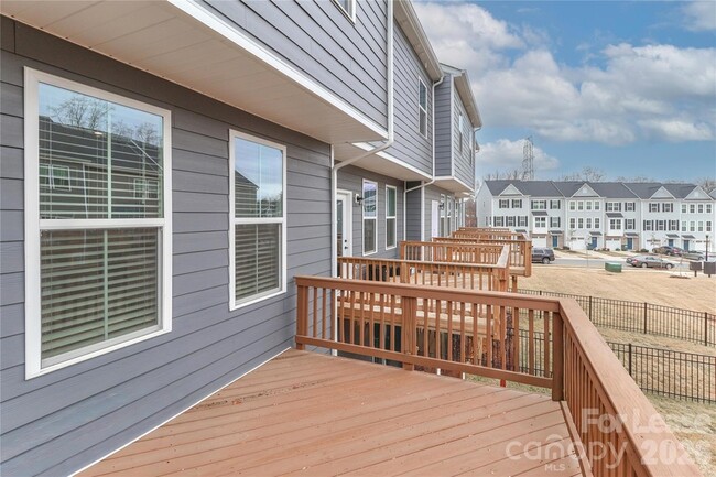 Building Photo - 5038 Springarn Ct