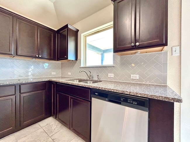 Building Photo - 5809 Urbano Bnd