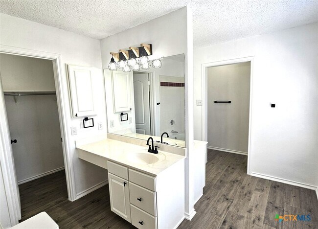 Building Photo - 1648 Dogwood Ln