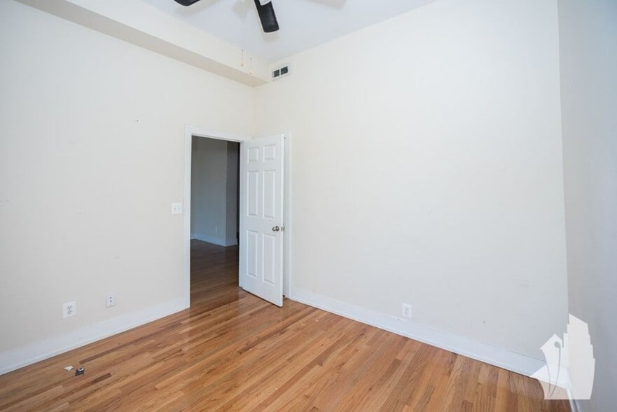 Building Photo - 3358 N Sheffield Ave