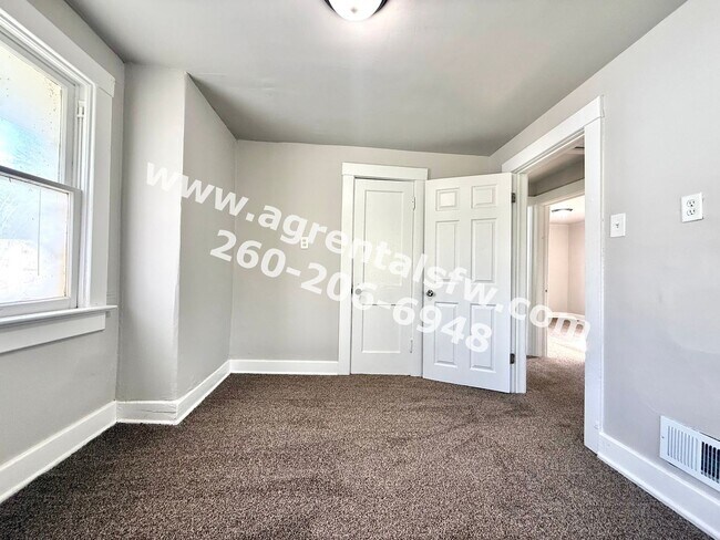 Building Photo - 3 Bedroom House