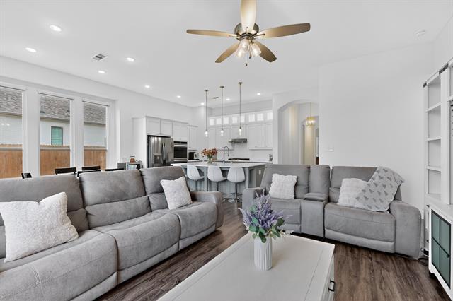 Building Photo - 15049 Chipwood Dr