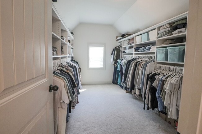 Building Photo - Spacious 4 Bedroom, Pet Friendly with Fenced In Backyard, Mimosa Bay Community Amenities