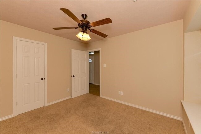 Building Photo - 1011 Emerald Dove Ave