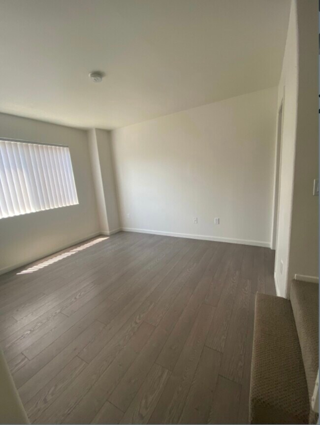 Building Photo - 13022 Riverside Dr