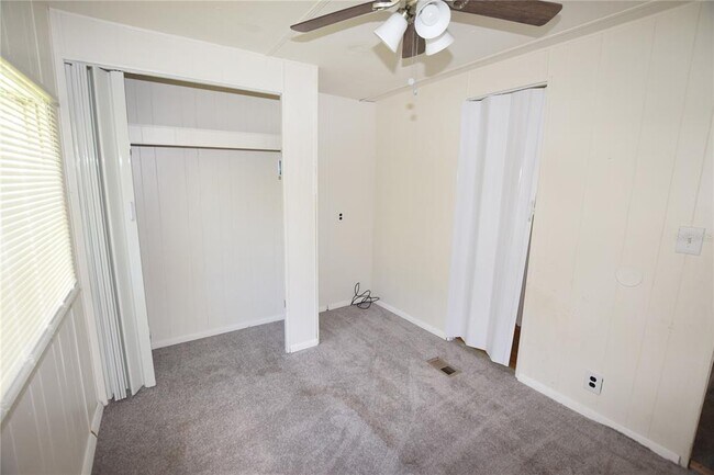 Building Photo - 820 Gee Creek Ct