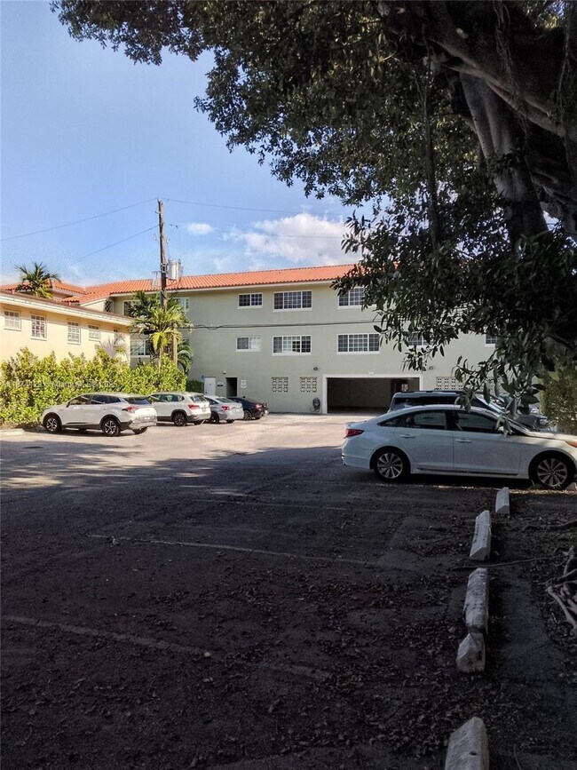 Building Photo - 45 Antilla Ave