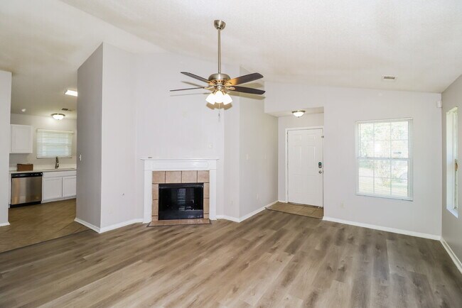 Building Photo - 4680 Waterfront Oak Dr