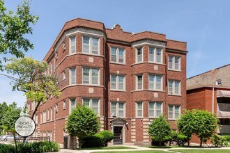 Building Photo - Rehabbed Units in Wonderful Oak Park!