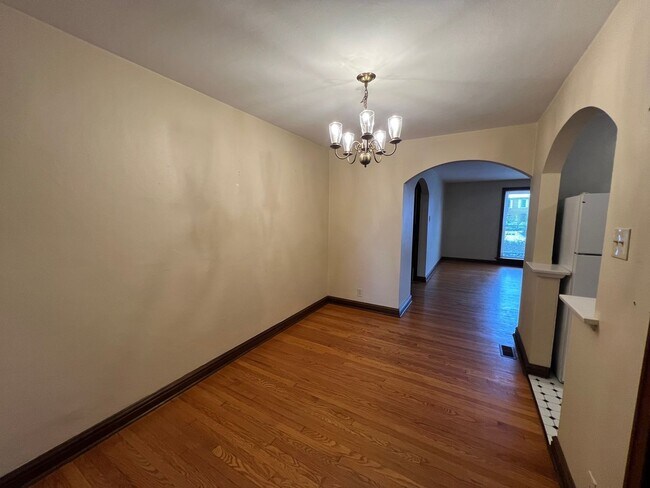 Building Photo - 5834 Nottingham Ave