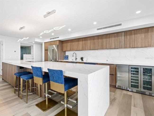Building Photo - 5400 Ocean Blvd