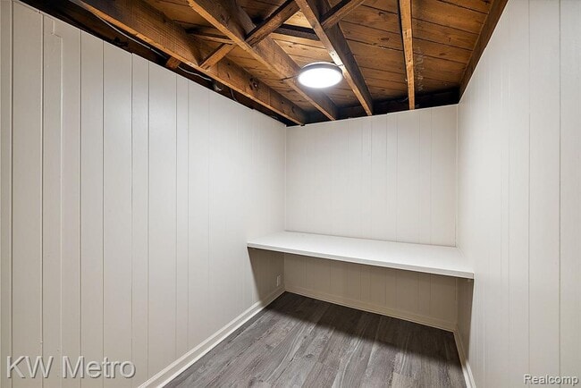 Building Photo - 531 Albany St