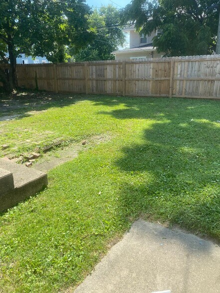 Building Photo - 22 Hendricks Pl