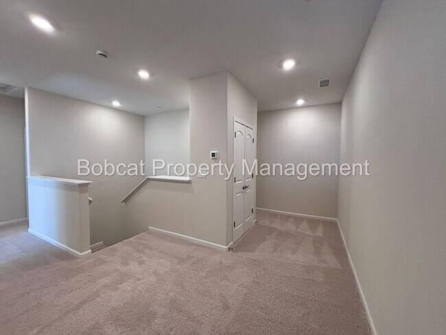 Building Photo - 852 Furlong Dr