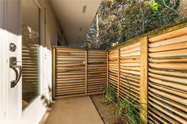 Building Photo - 9556 Doubloon Dr