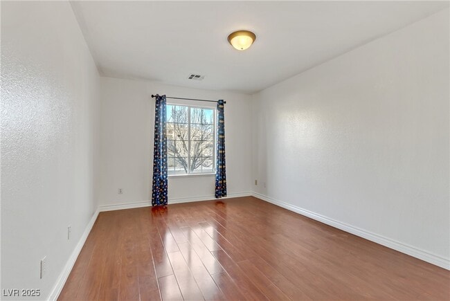 Building Photo - 7215 N Buttons Ridge Dr