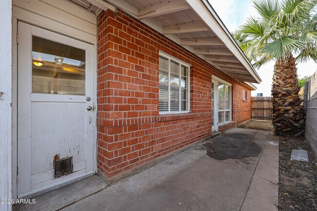 Building Photo - 2340 W Osborn Rd