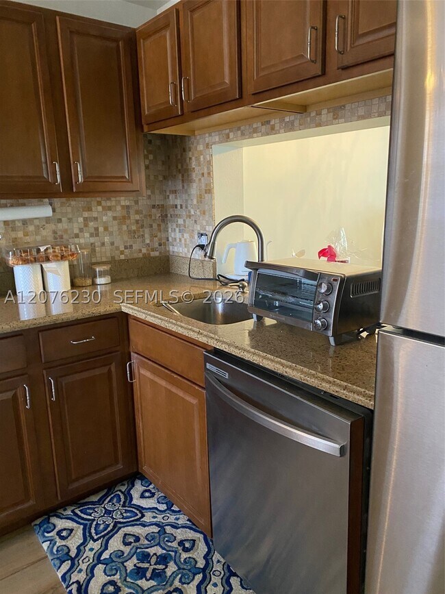 Building Photo - 9420 Poinciana Pl
