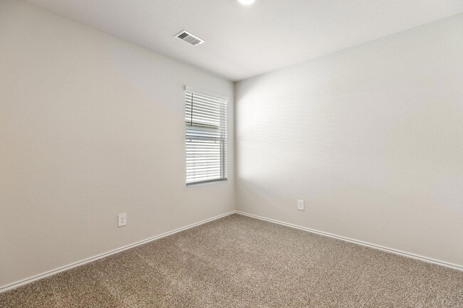 Building Photo - 1702 Miller Ter