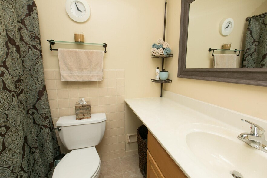 Master en suite - 44 Ramsgate Ct