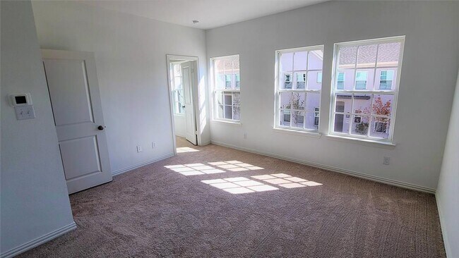 Building Photo - 9915 Tolbert St