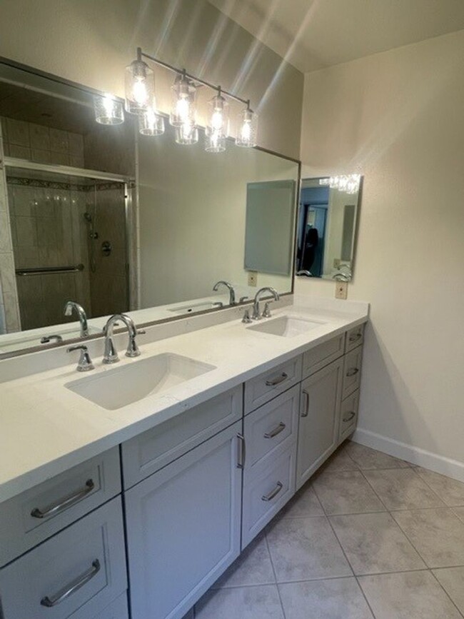 Building Photo - Charming Camarillo Retreat with Stunning M...