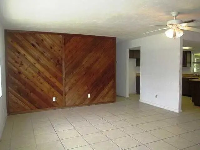 Building Photo - 2231 Iris Way