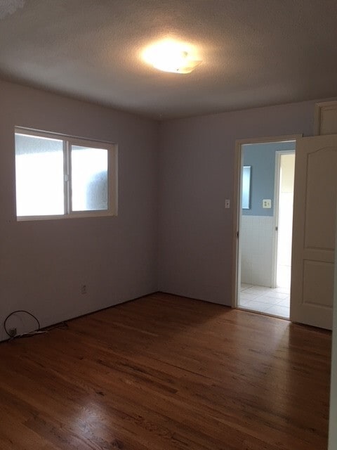 Building Photo - Beautiful Three Bedroom One and half Bath ...