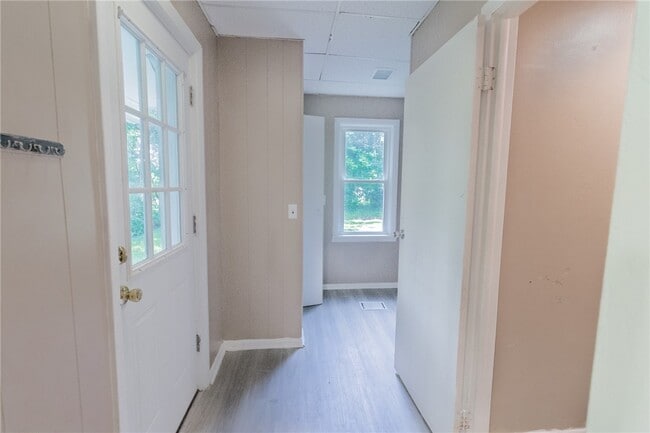 Building Photo - 140 Stuart Ave