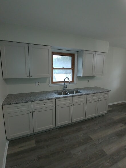 Granite Countertops - 1230 Hewitt Ave