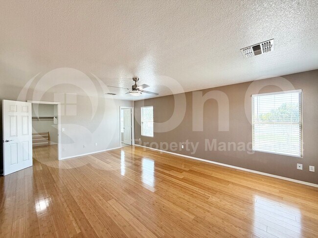 Building Photo - 681 E Woodsman Pl