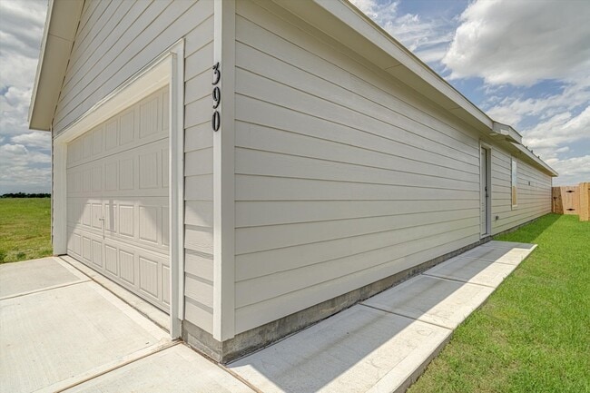 Building Photo - 390 LUCIA Way
