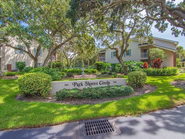 Building Photo - 101 Park Shores Cir