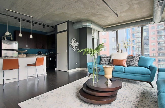 Building Photo - 817 S Clark St