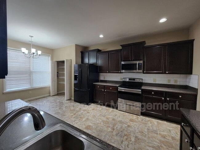 Building Photo - 1 Redwolf Ln