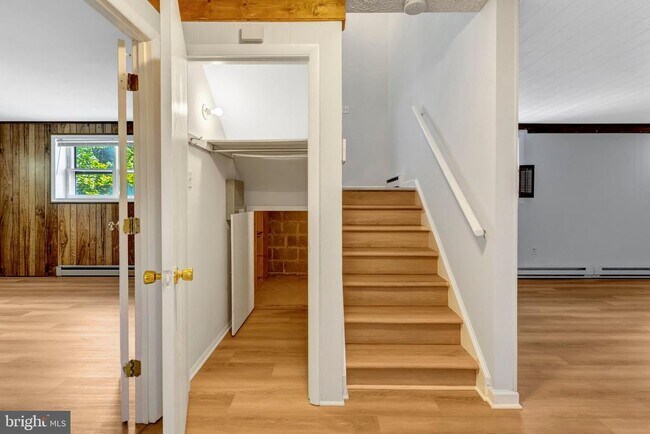 Building Photo - 4570 Lawnvale Dr