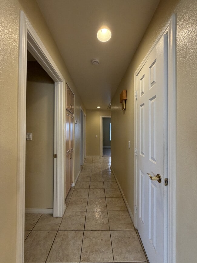 Building Photo - 3317 Moon River St