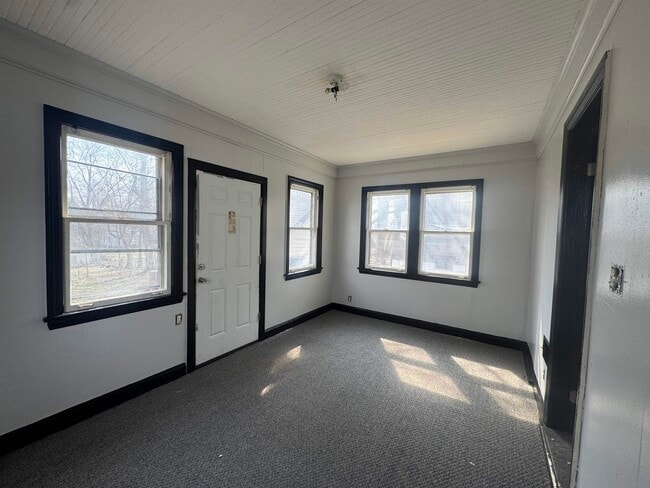 Building Photo - 321 Albert Ave