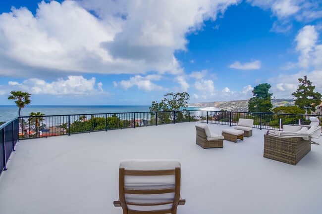 Building Photo - Gorgeous luxury flat with ocean view in La Jolla. Gustavo Lopez