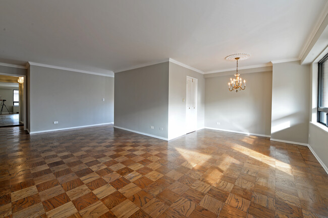 Building Photo - 4466 W Pine Blvd
