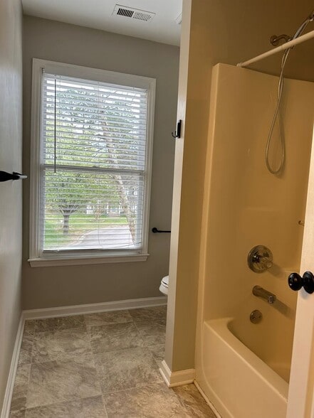 Building Photo - 509 Westminster Dr