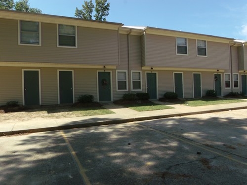 Primary Photo - Oakwood Apartments