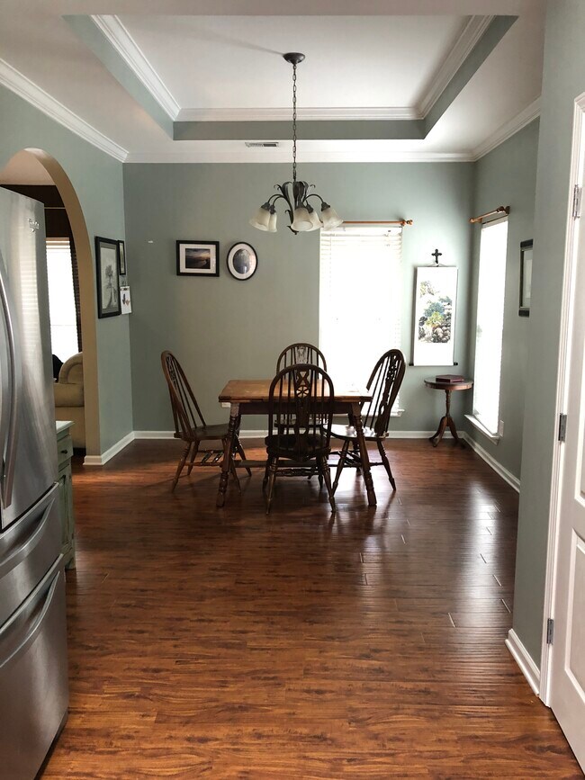 Building Photo - 5293 Cottage Cir