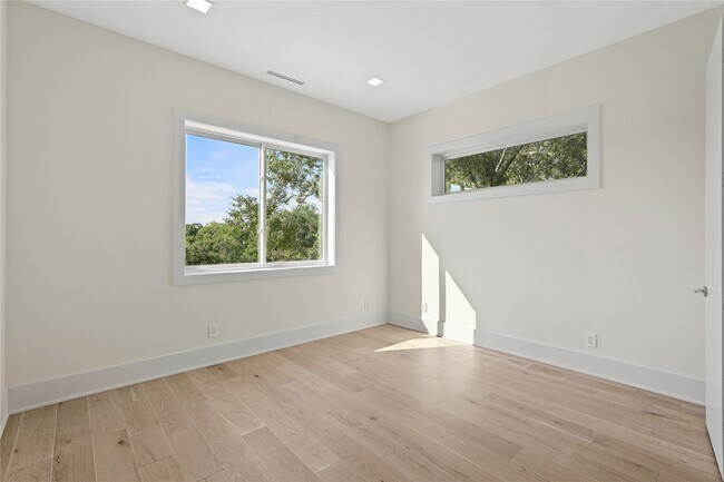 Building Photo - 4903 Braesvalley Dr