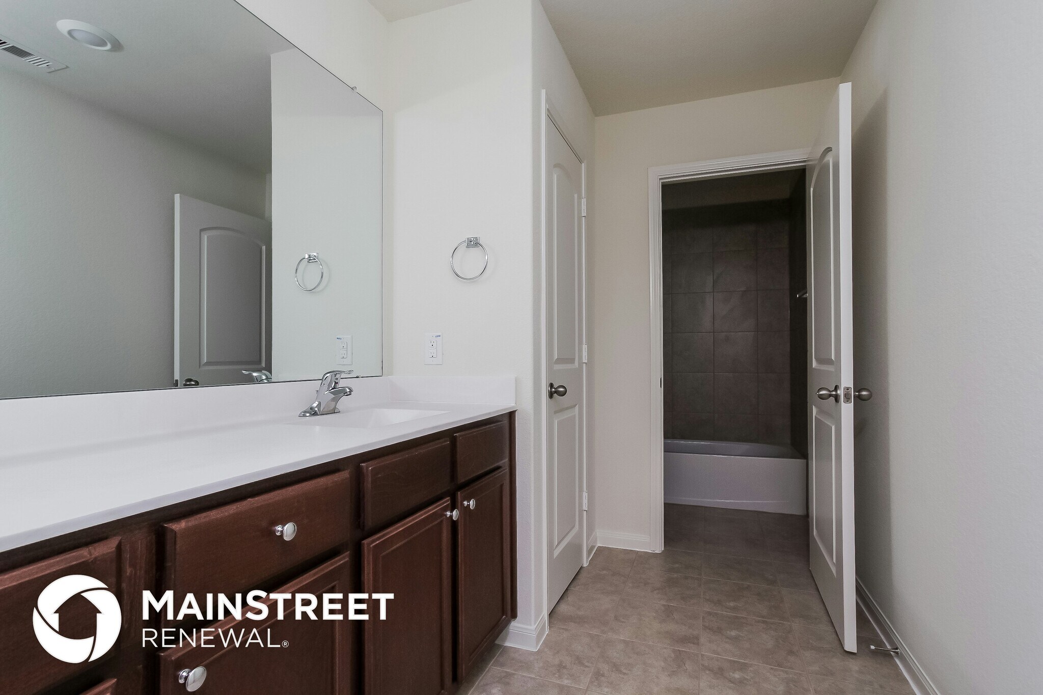 Building Photo - 27008 Leonardo Dr