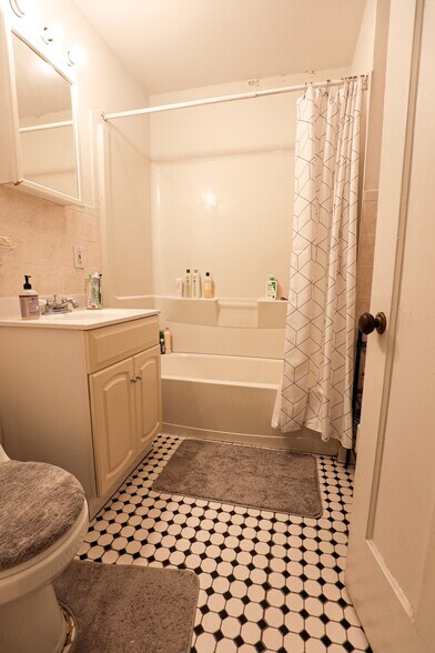 Building Photo - 62 Egmont St