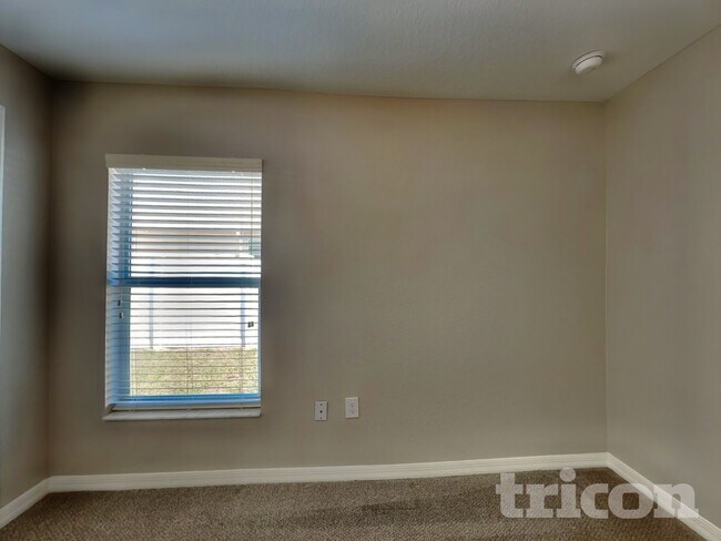 Building Photo - 77 Lake Ring Dr