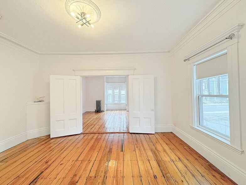 Building Photo - 269 Lamartine St
